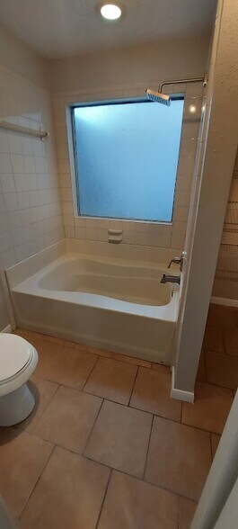 A True Soaker Tub That Overlooks the Courtyard - 2734 Indian Trail Dr
