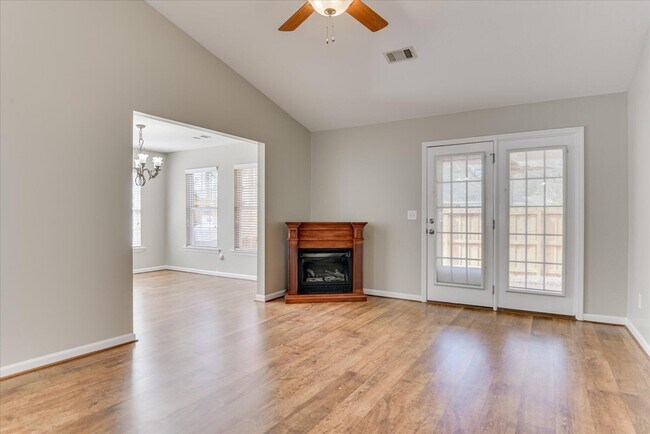 Building Photo - 136 Haley Dr