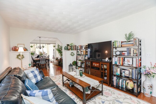 Building Photo - Beautiful Single Family Home in Willoughby Beach!!