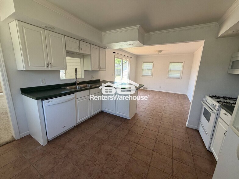Building Photo - 2907 Knollwood Dr SE