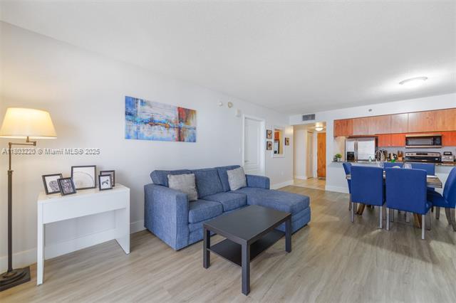 Building Photo - 1200 Brickell Bay Dr