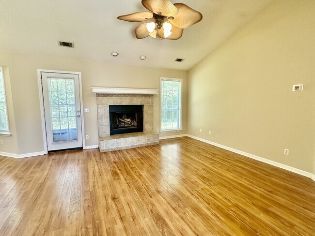 Building Photo - Rivers End Three Bedroom Home with a Fence...