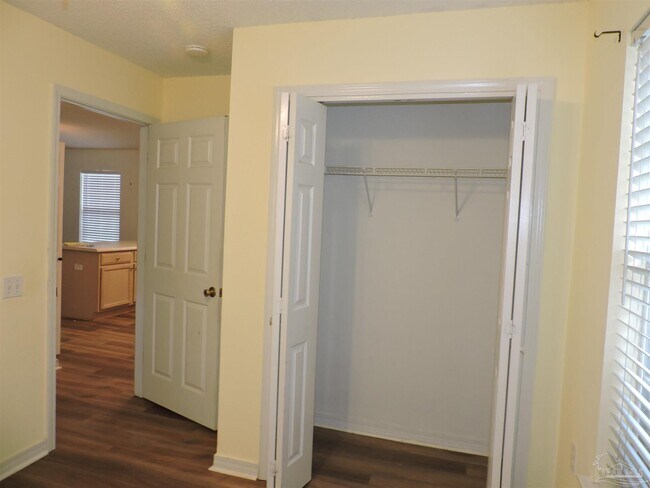 Building Photo - 2320 Trailwood Dr