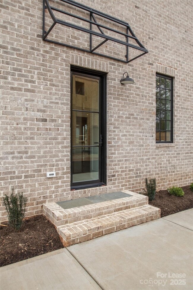 Building Photo - 5024 Gilchrist Rd
