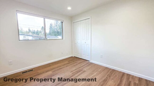 Building Photo - 117 154th Pl NE