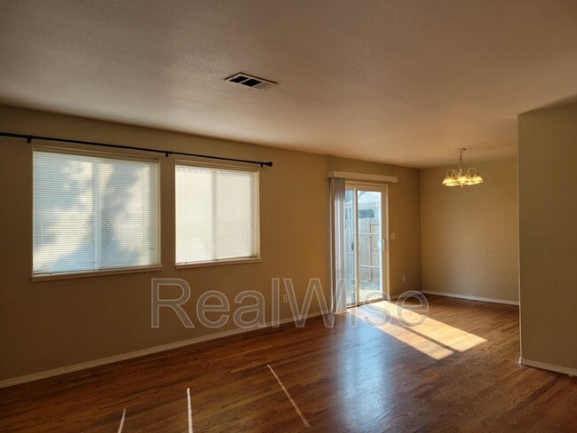 Building Photo - 1527 Hamilton Ln