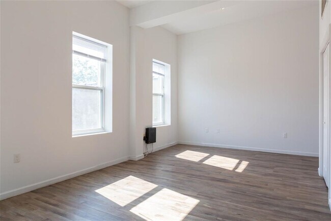 Building Photo - 517 Communipaw Ave
