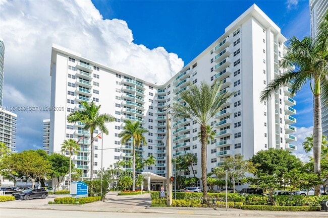 Building Photo - 3001 S Ocean Dr