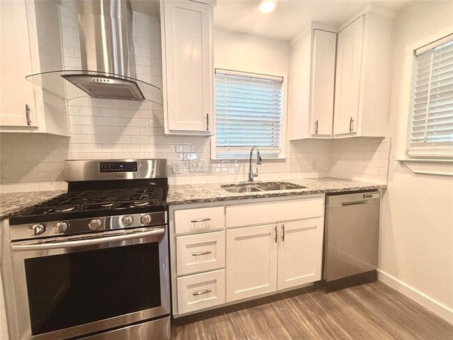 Building Photo - 1603 E 12th St