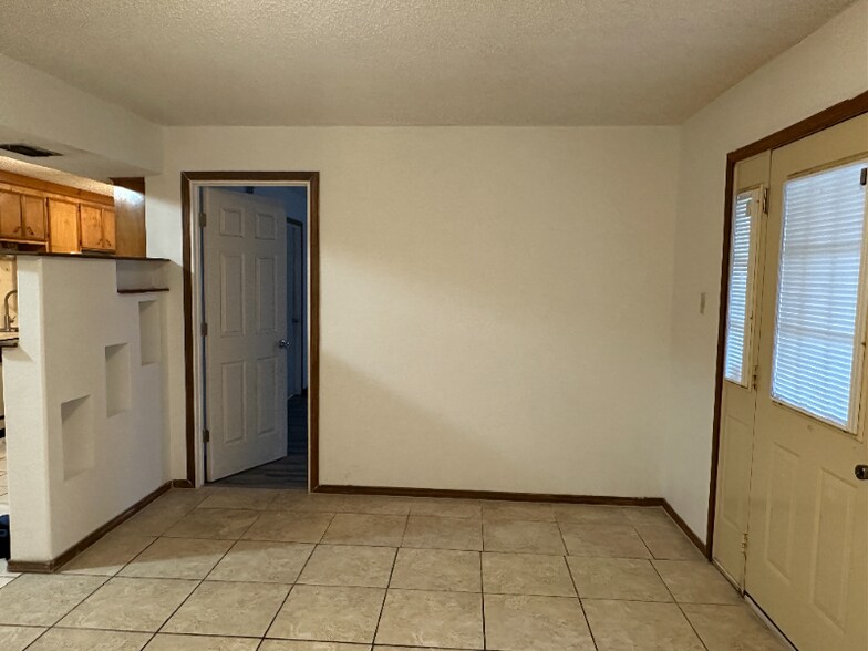 Building Photo - 3501 N 23rd Ln