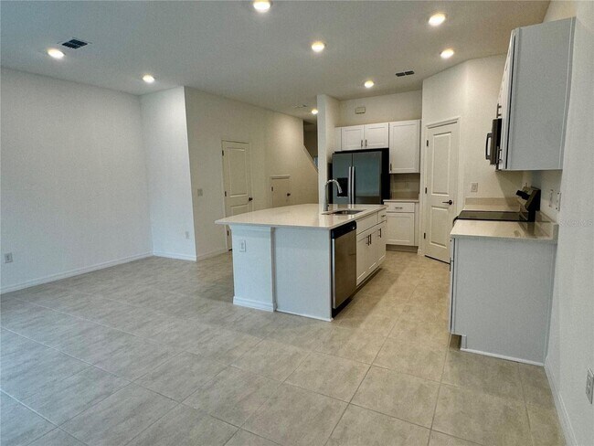Building Photo - 3037 Canary Ave