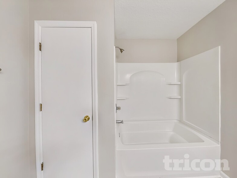 Building Photo - 127 Straw Pond Way