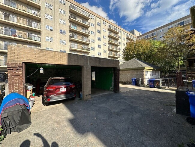 Building Photo - 33 Orange St
