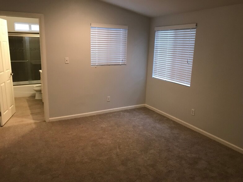 Building Photo - 2021 Arnold Ave