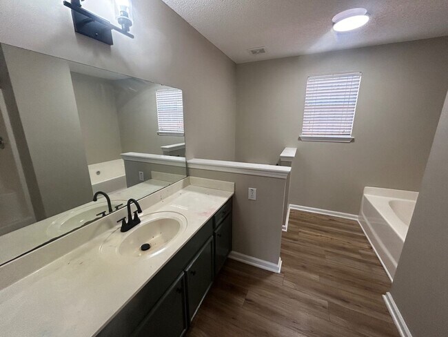 Building Photo - 25 Oak Lake Ct