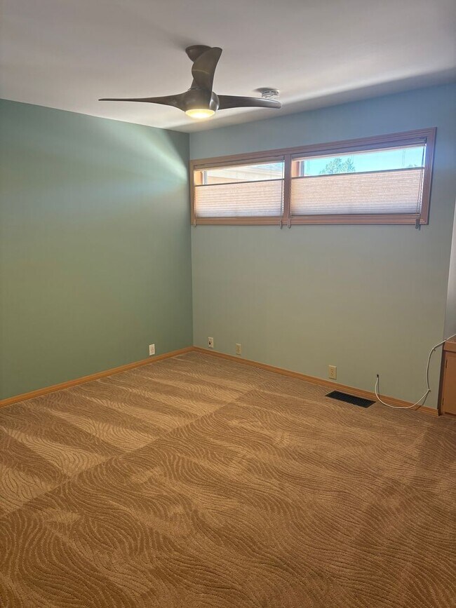 Building Photo - Unfurnished, 1-year long-term rental, Procure Only