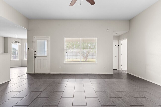 Building Photo - 5512 Golden Dr