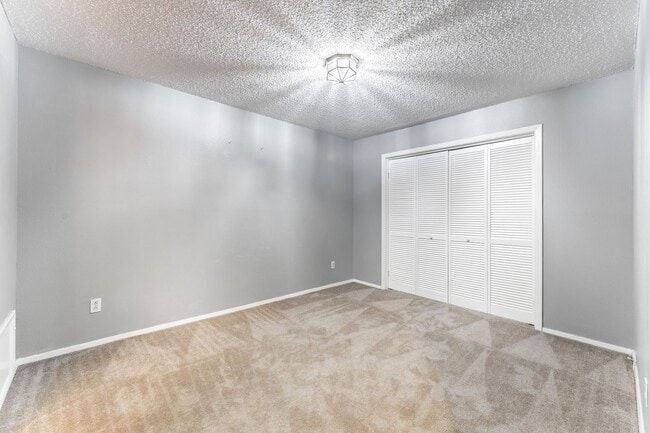 Building Photo - 26 Dogwood Dr