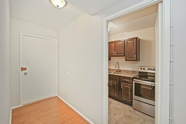 Building Photo - 1 bedroom 1 bathroom Condo in Navy Yard!