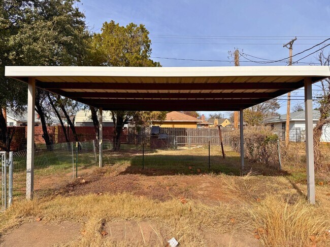 Building Photo - 1818 Collins Ave