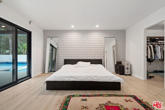 Building Photo - 3135 Chandelle Rd