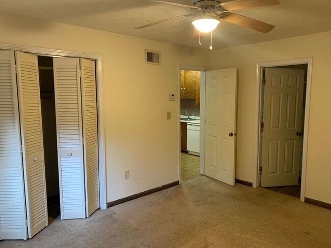 Building Photo - 1 Bedroom condo- Steps away from UGA! Available early August 2026