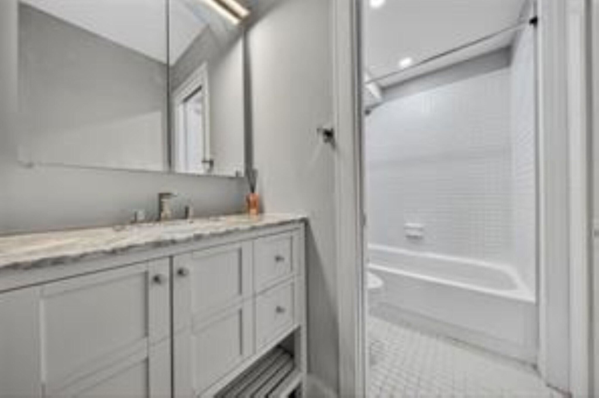 Building Photo - 1800 N Andrews Ave