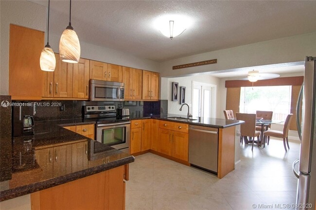 Building Photo - 4701 SW 34th Dr