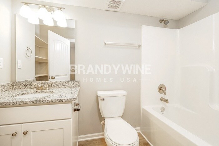 Building Photo - 713 Poplar Cir