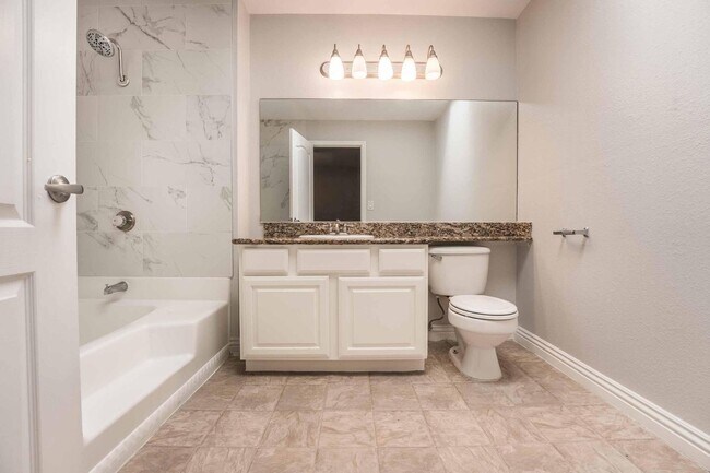 Building Photo - Beautiful 2 bed, 2 bath condo ready to mov...