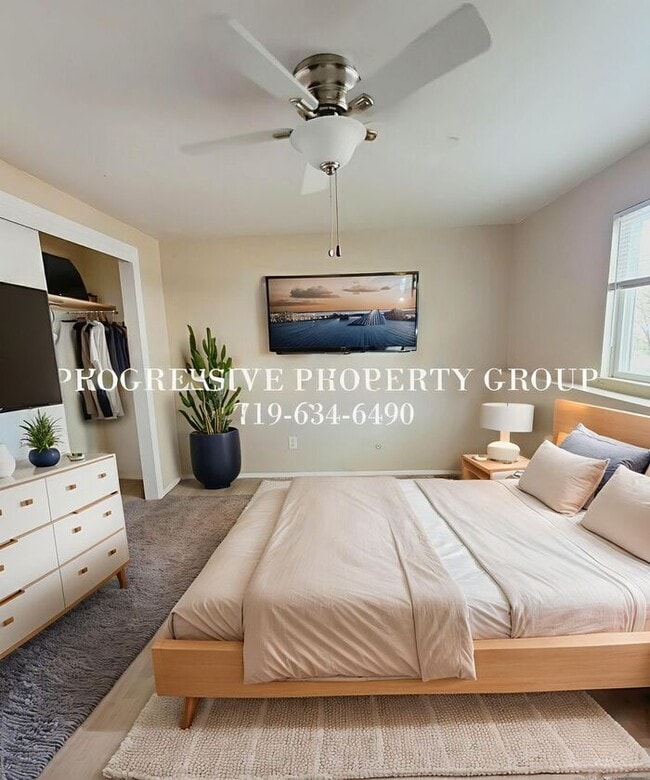 Building Photo - Fully Renovated 2 bed 1 bath apartment Clo...