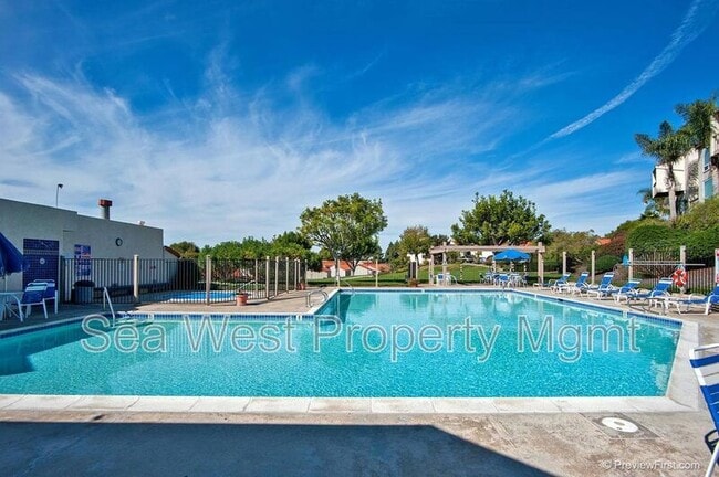 Building Photo - 914 Caminito Madrigal