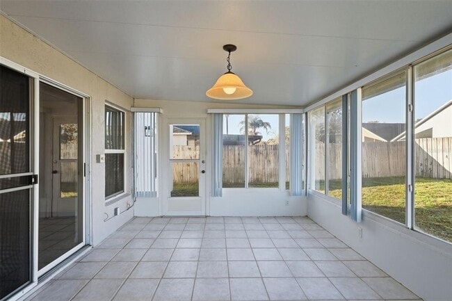 Building Photo - 844 Delfino Pl