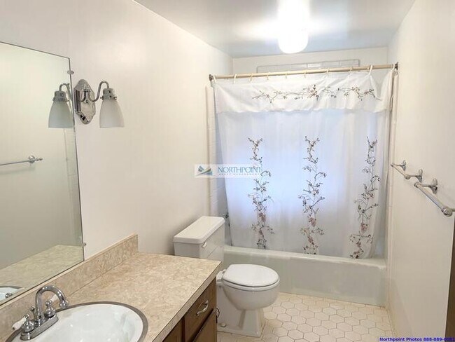 Building Photo - Live in Comfort & Style – 5BR/3.5BA Home w...