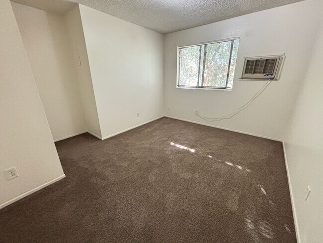 Building Photo - West Lancaster Apartment