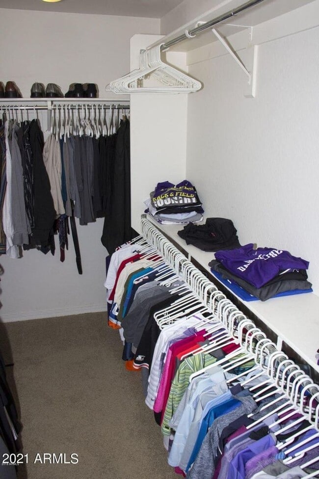 Building Photo - Charming 3 bedroom plus den and 2.5 bath home with full SOLAR !!