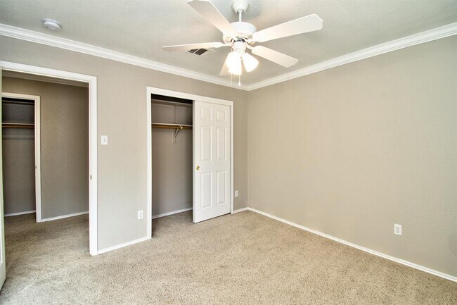 Building Photo - 10700 Beard Ave