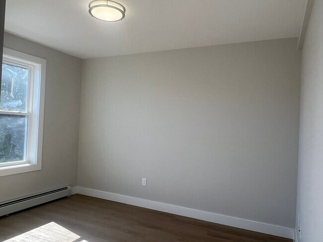 Building Photo - 151 Shepard St