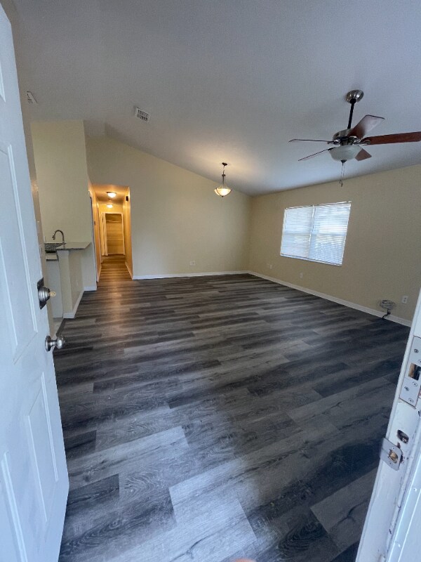 Building Photo - 2704 E 19th Ave