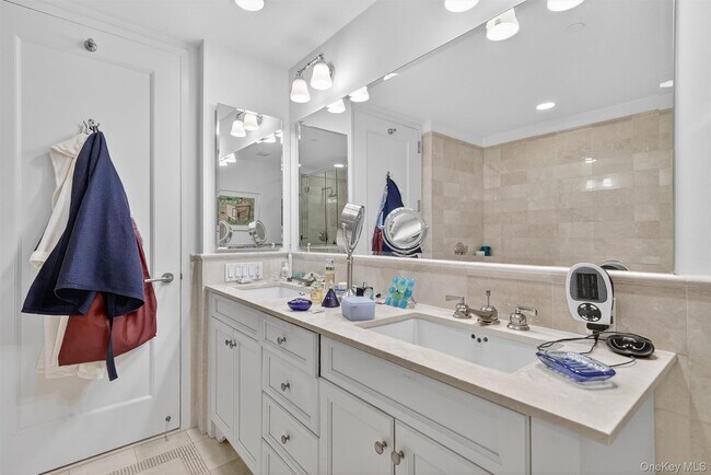 Building Photo - 10 City Pl