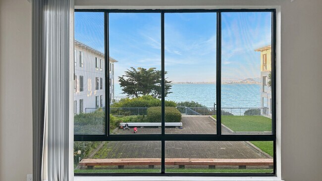 Building Photo - Water View Studio at Watergate