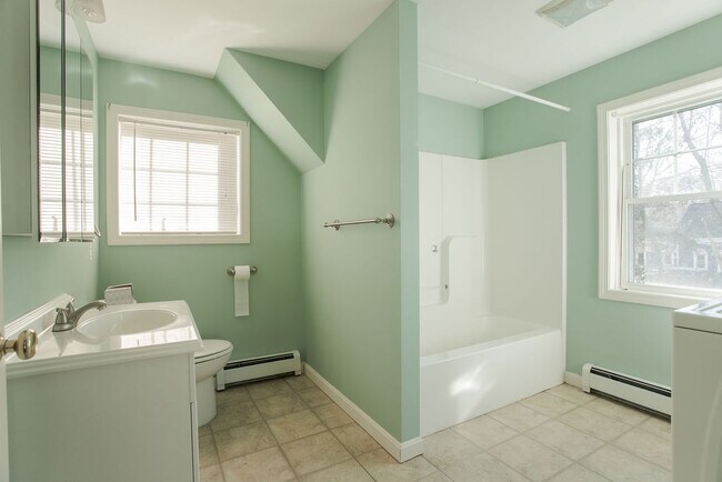 Building Photo - 7 Youngs Ln