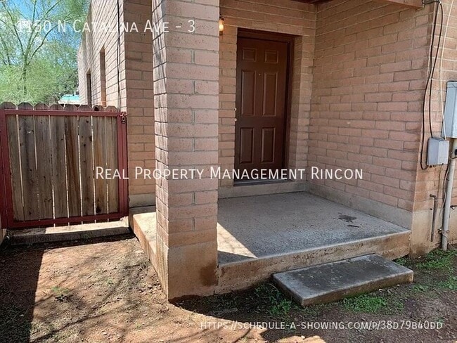 Building Photo - 1150 N Catalina Ave