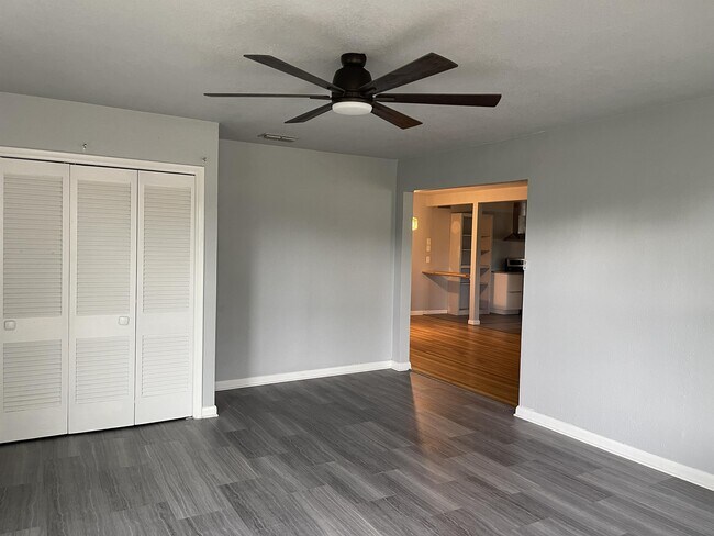 Building Photo - 258 Cresham Dr