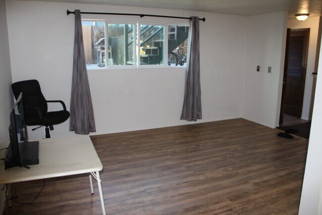 Building Photo - 1409 N 7th St