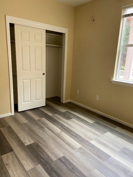 Building Photo - 1921 Grays Peak Dr