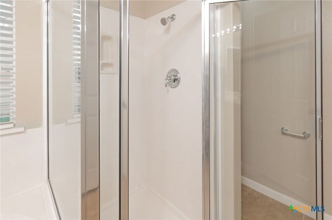 Building Photo - 146 Linden Ln