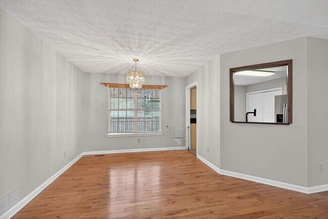 Building Photo - 3 bedroom Ranch with partially finished basement