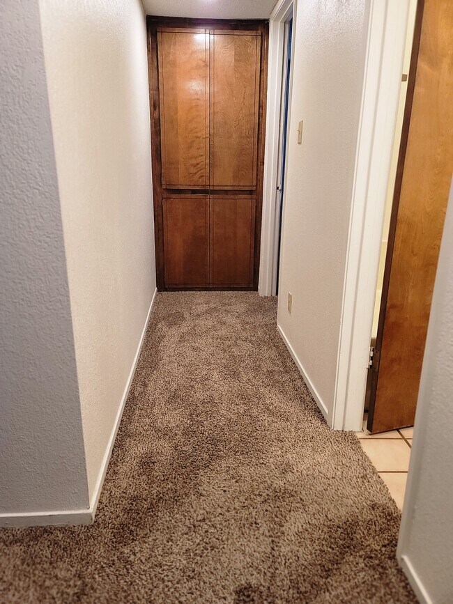 Building Photo - 930 N Indiana St