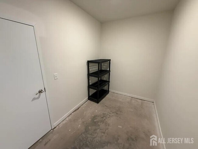 Building Photo - 243 Lohan Dr